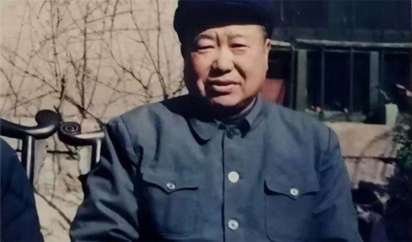 鉴黄师工作场景