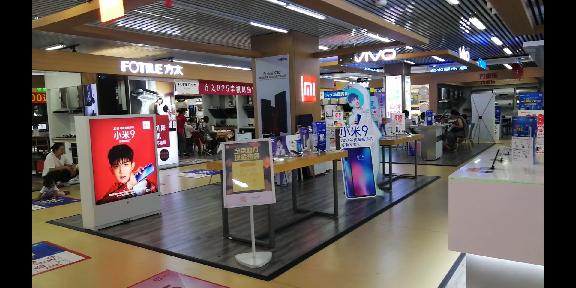 下蹲露大唇视频截图