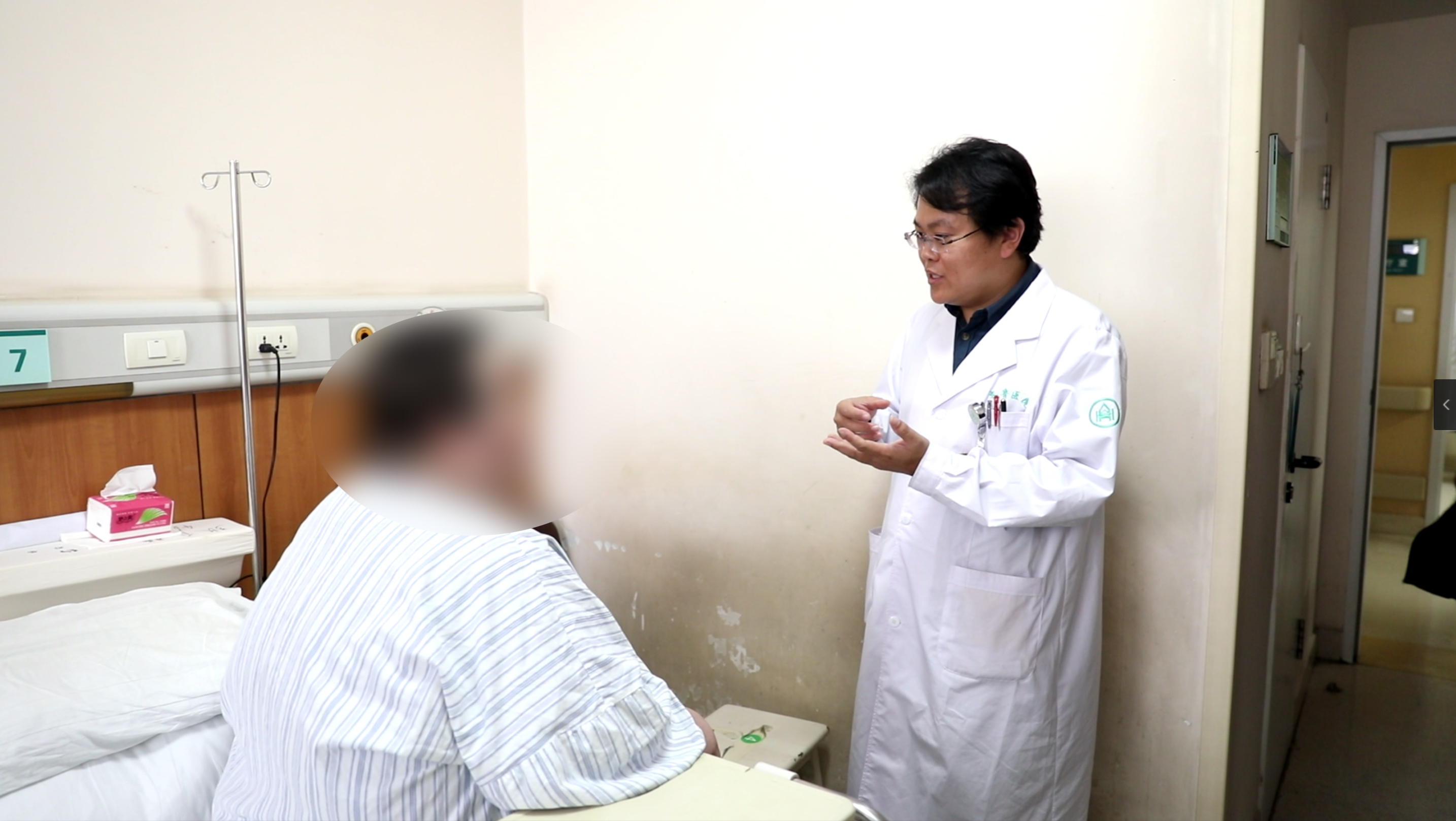 学生在课堂上思考问题