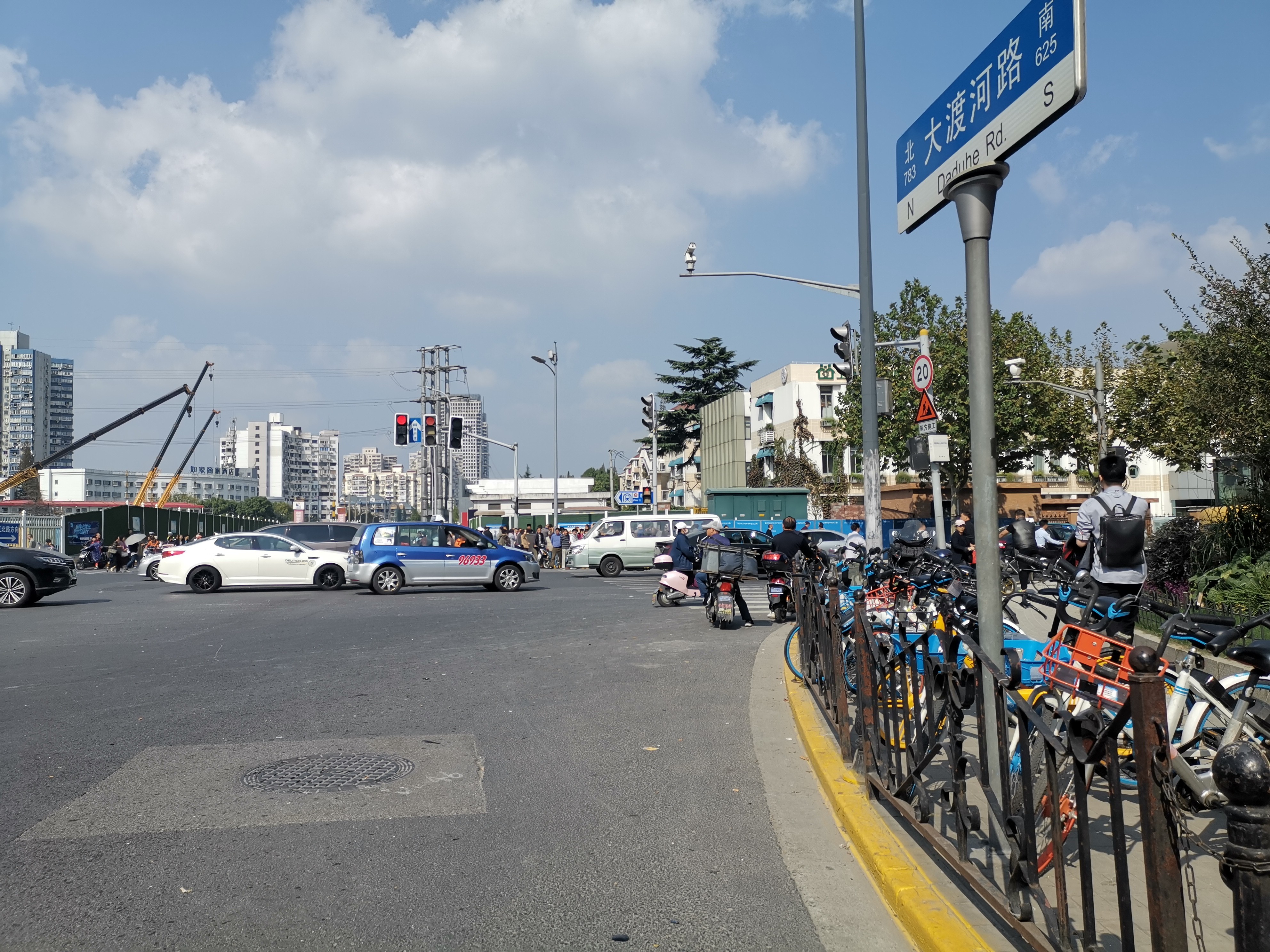 与观众积极互动
