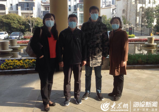 刘女士（左一）特地到山东首批医疗队驻地宾馆再次表达感谢.jpg