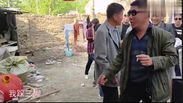 观众在社交媒体上分享AI杨超越视频