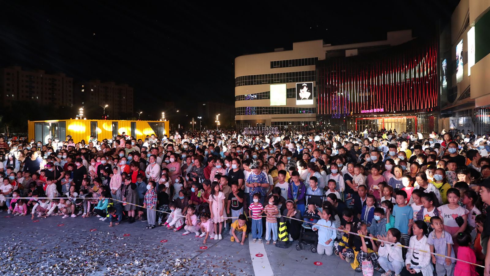 多彩生活由此开启 坊子泰华城点亮城市之光_潍坊新闻