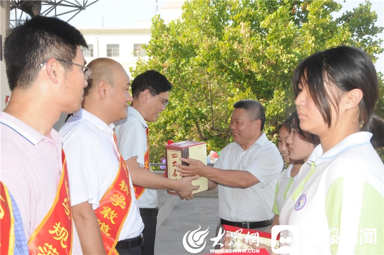 教师节庆祝大会_薛城舜耕中学语文老师自丹_枣庄薛城舜耕中学开学典礼
