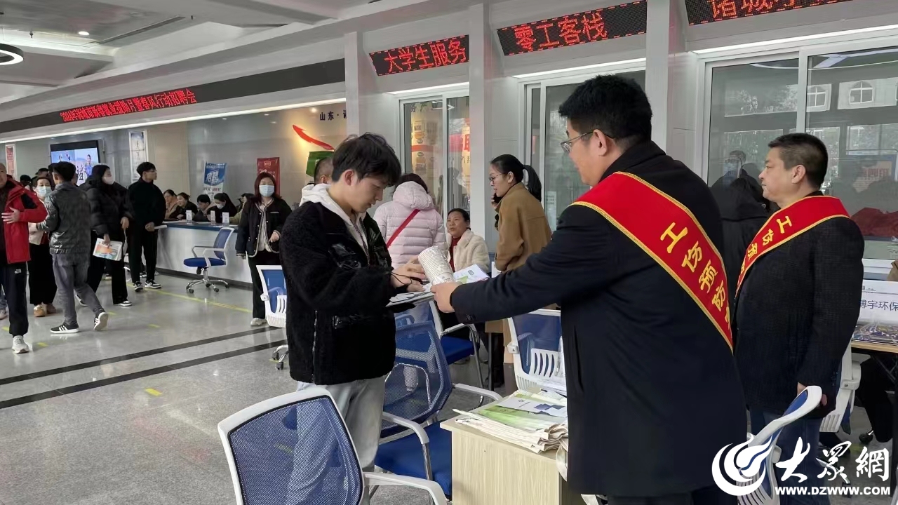 潍坊市“春风行动”助力社保政策宣传 为企业与求职者送福利
