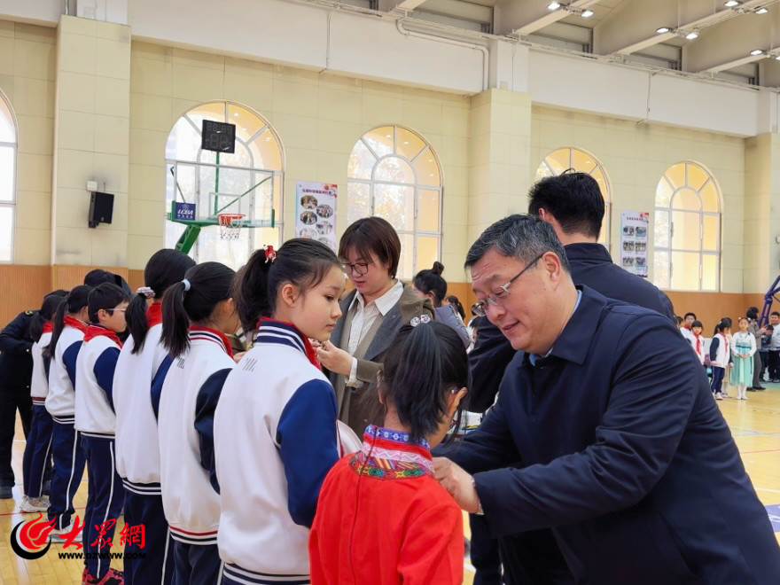 半岛·体育中国官方网站平台登陆世界水日 探索水意象——青岛市生态环境局联合弘德小(图2)