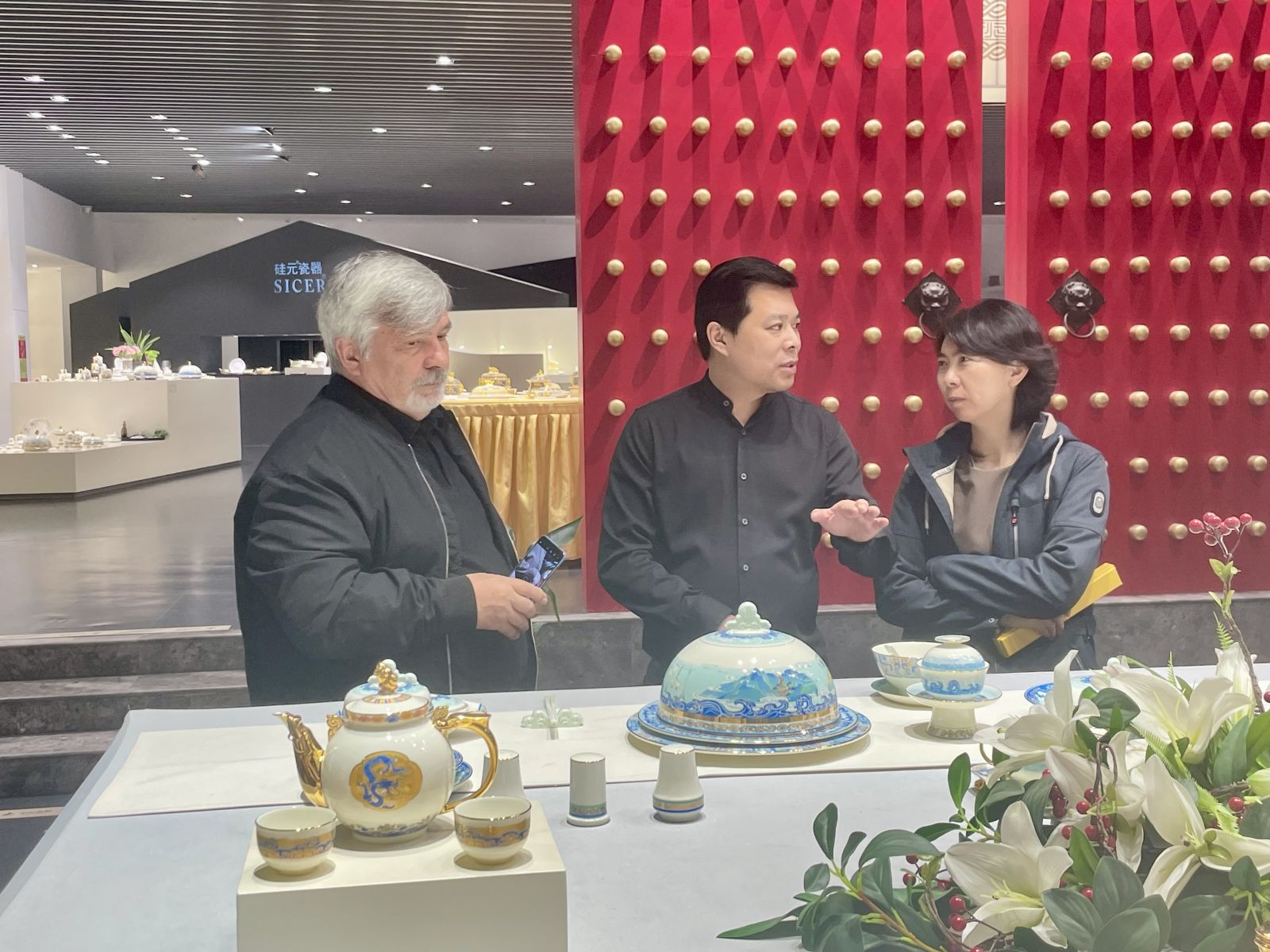 雷火竞技平台文化共鸣与技术交融：硅元国瓷携手罗森塔尔清华共绘陶瓷新篇章(图3)