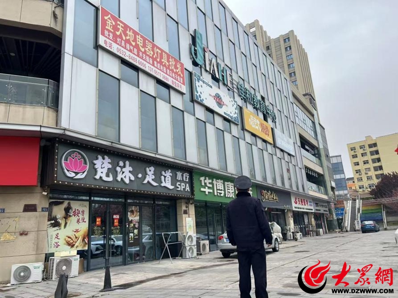市北区四方街道：大风天气巡查户外广告预防