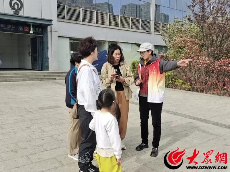 星空体育注册市北区辽宁路街道“志愿红”暖心服务保障重大活动(图3)